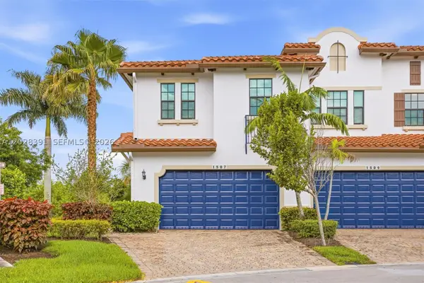 1507 SW 113th Ave, Pembroke Pines, FL 33025