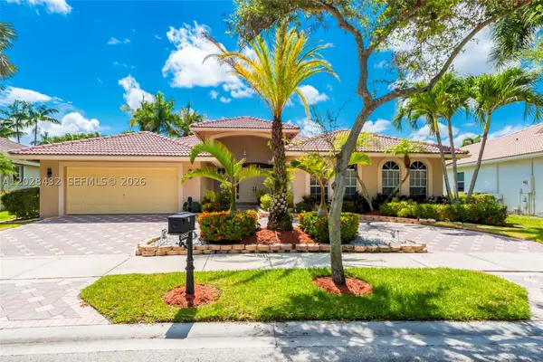 3852 Oak Ridge Cir, Weston, FL 33331