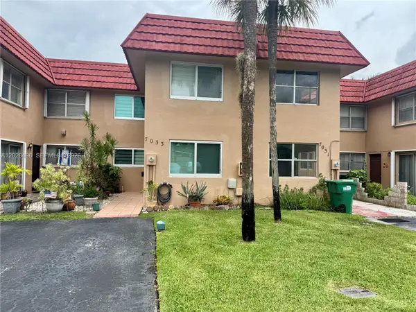 7033 NW 169th St, Hialeah, FL 33015