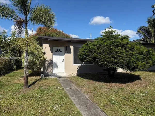7821 NW 30th St, Davie, FL 33024