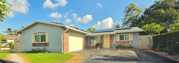 7715 SW 9th St, North Lauderdale, FL 33068