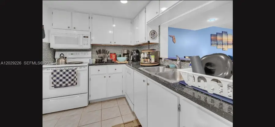 9427 NW 42nd St, Sunrise, FL 33351 - #2