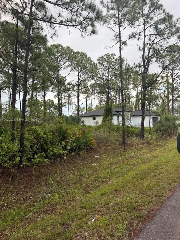 3204 32 St W, Lehigh Acres, FL 33971
