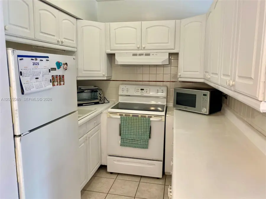 820 SW 11th Ave #15B, Hallandale Beach, FL 33009 - #2