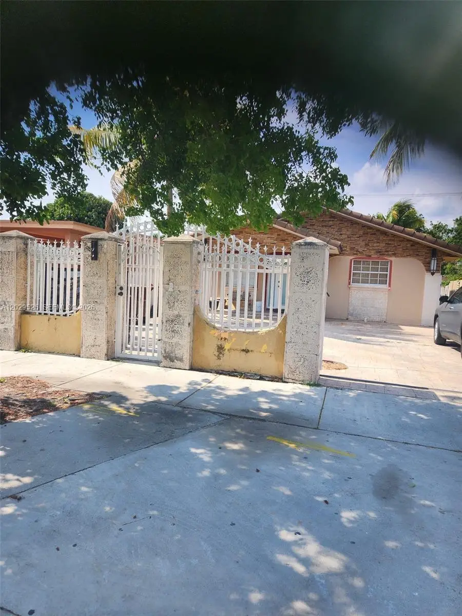 827 E 27th St, Hialeah, FL 33013 - #1
