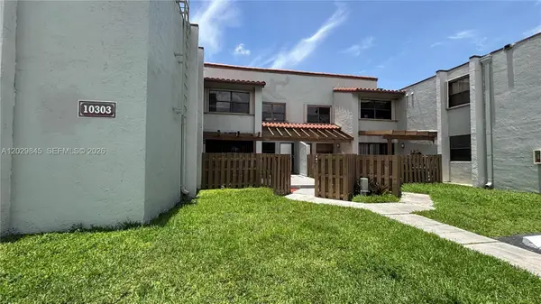 10303 NW 9th St Cir #102-16, Miami, FL 33172