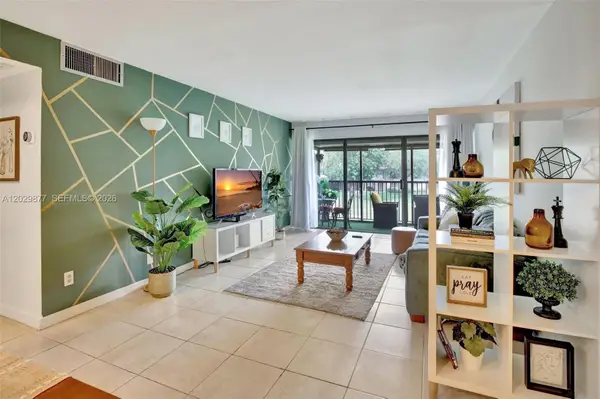 5821 Washington St #30, Hollywood, FL 33023