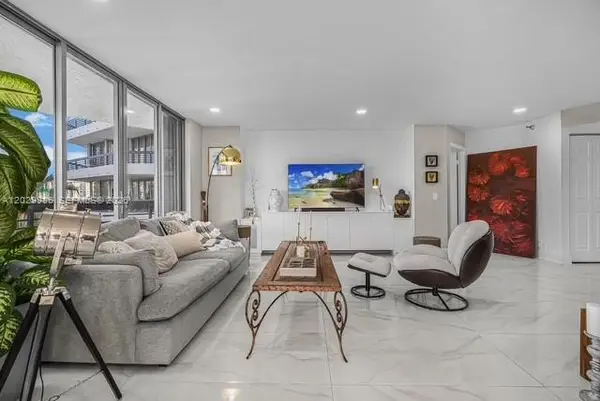 3500 Mystic Pointe Dr #604, Aventura, FL 33180