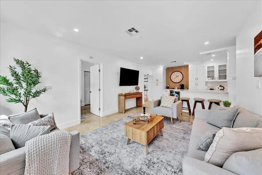 813 NE 17th St, Fort Lauderdale, FL 33305 - #3