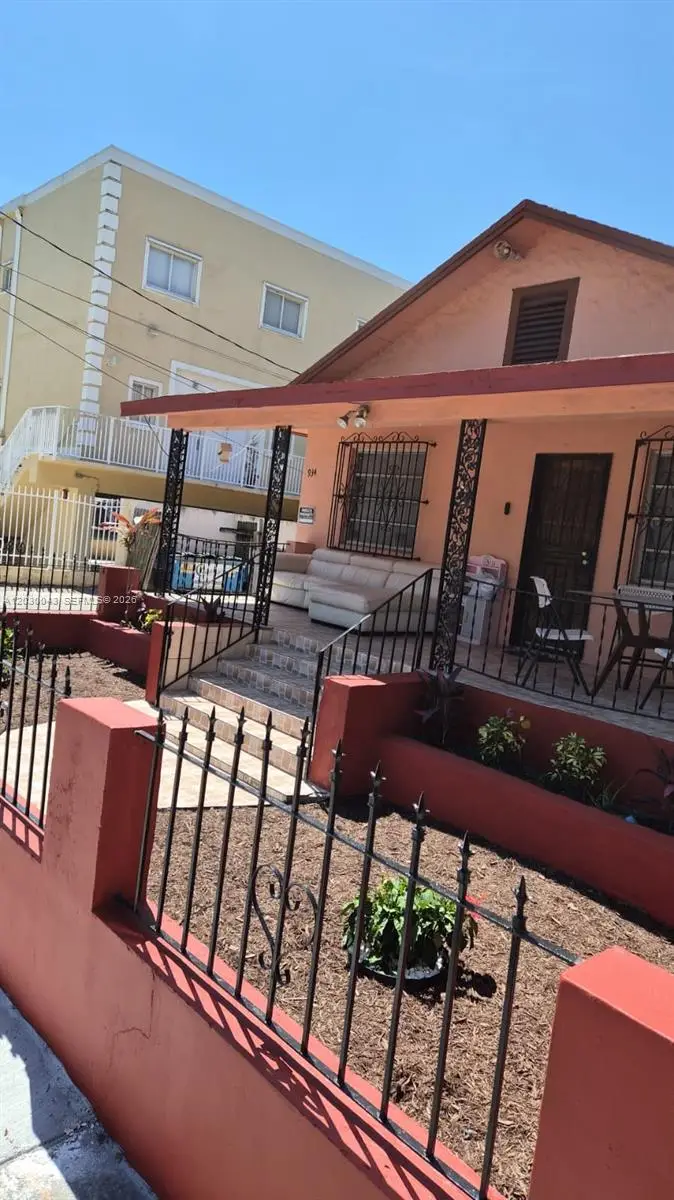 934 SW 3rd St, Miami, FL 33130 - #3
