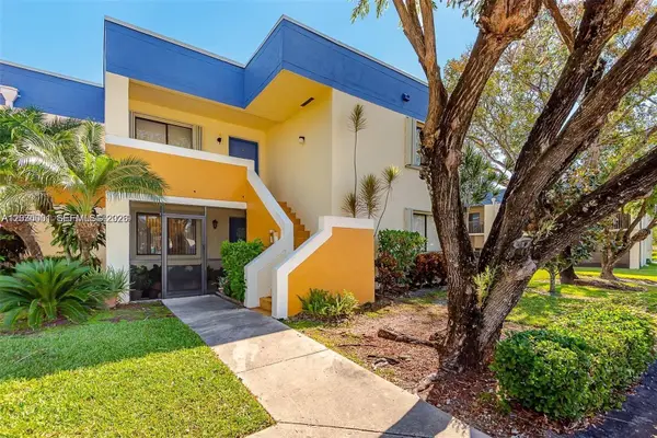 177 Lakeview Dr #104, Weston, FL 33326