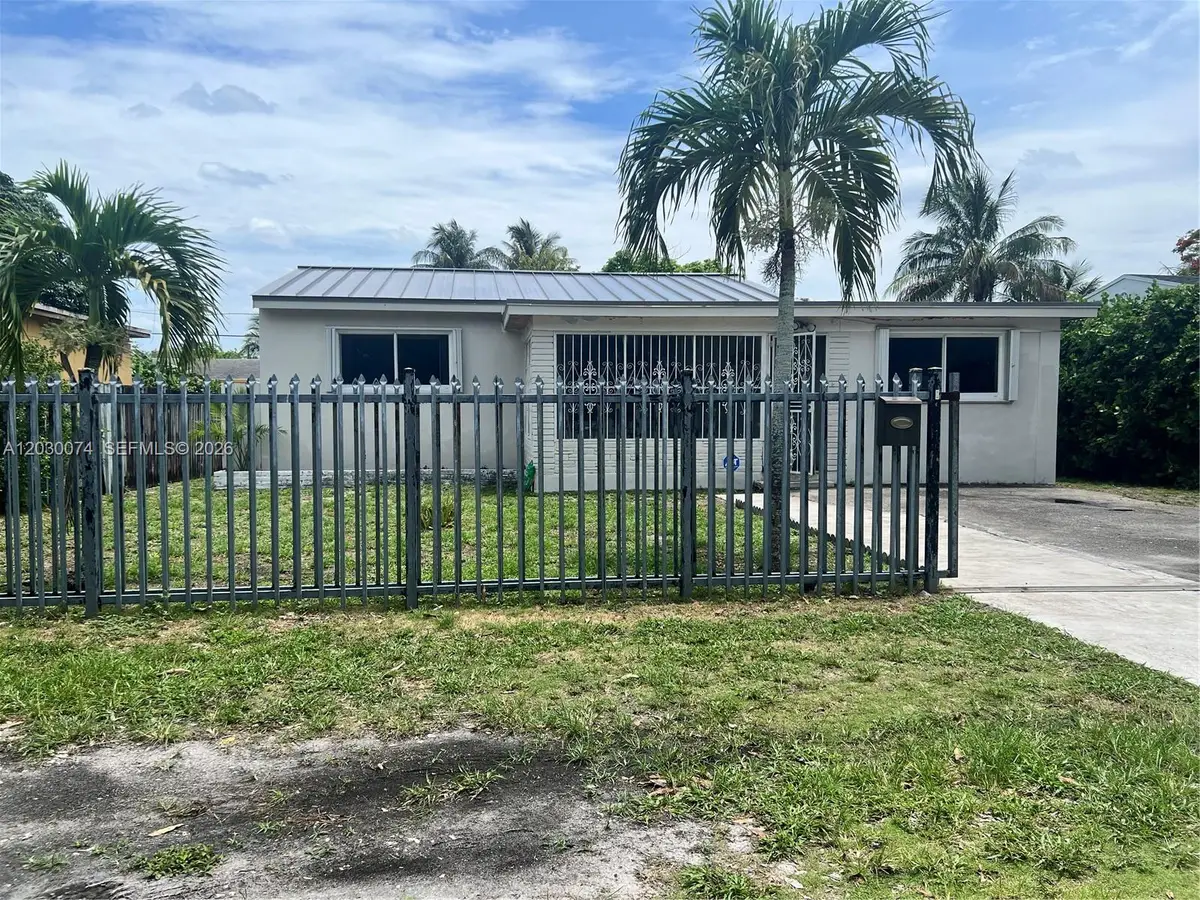 250 NE 160th St, Miami, FL 33162 - #1