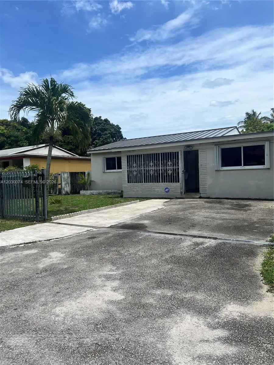 250 NE 160th St, Miami, FL 33162 - #3