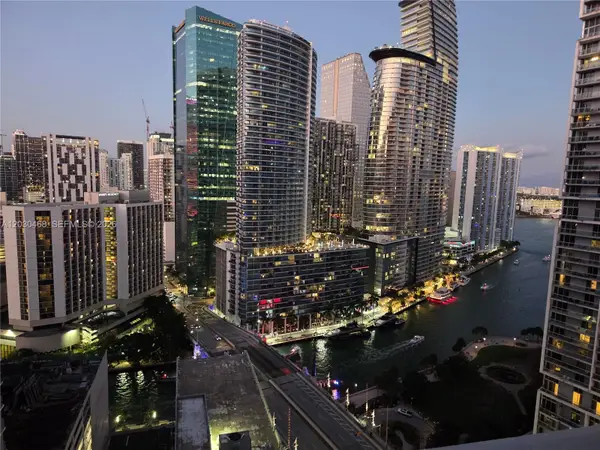 500 Brickell Ave #3105, Miami, FL 33131