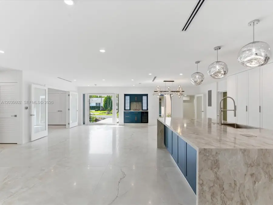 291 E Shore Dr E, Miami, FL 33133 - #2