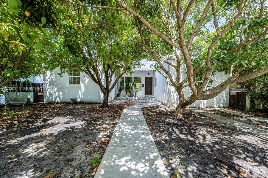 8942 Carlyle Ave, Surfside, FL 33154 - #2