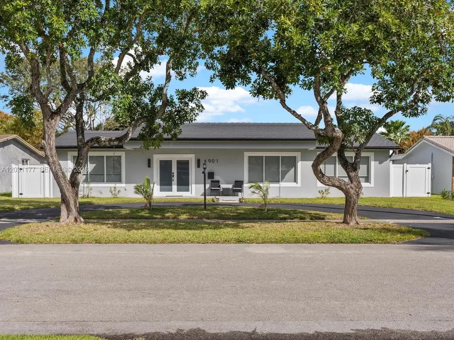 4901 Grant St, Hollywood, FL 33021 - #2
