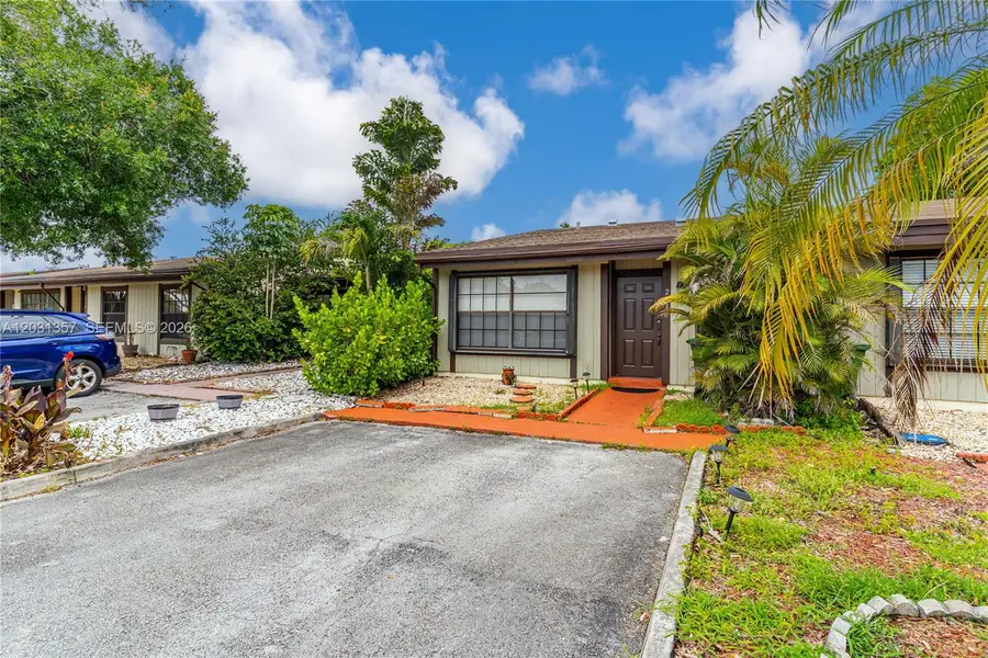 2330 Plum Ct, Pembroke Pines, FL 33026 - #3