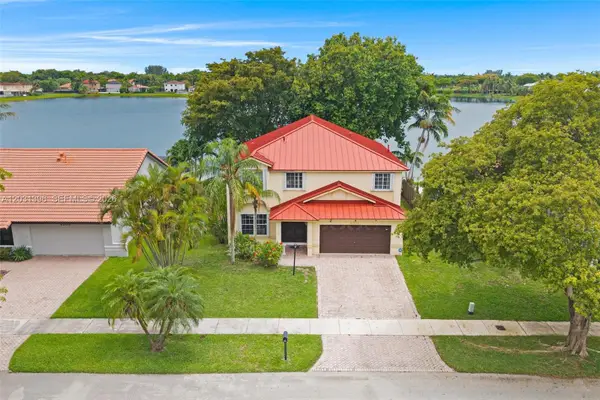 9314 SW 212th Ter, Cutler Bay, FL 33189