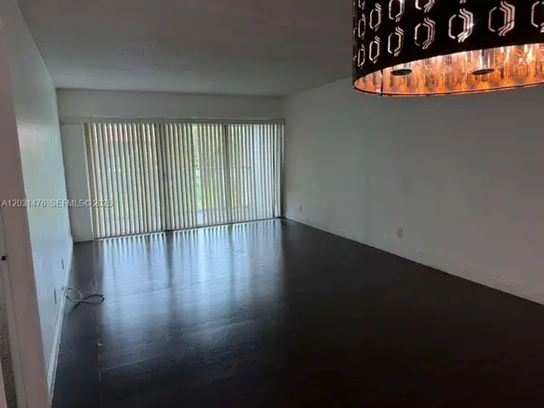 140 Lakeview Dr #211, Weston, FL 33326