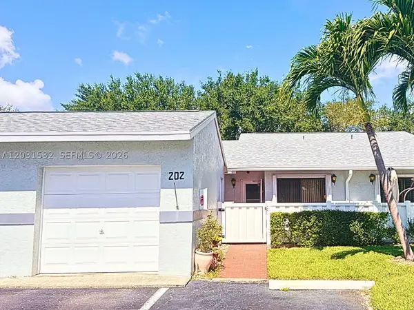 2640 W Gately Dr W #202, West Palm Beach, FL 33415