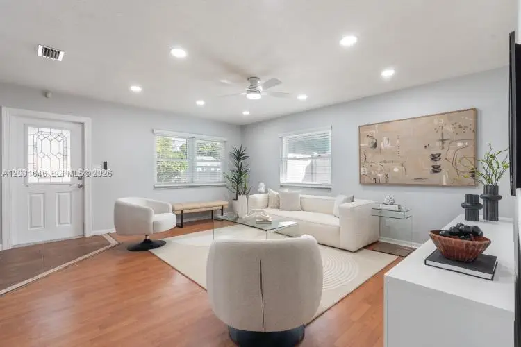 870 NE 35th St, Oakland Park, FL 33334 - #3
