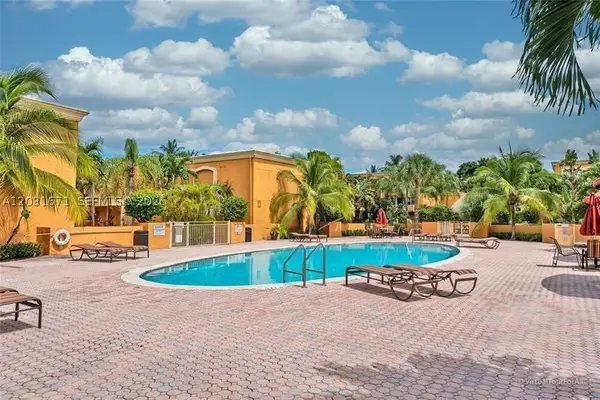 18111 NW 68th Ave #H102, Hialeah, FL 33015