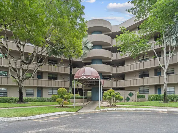 901 Colony Point Cir #112, Pembroke Pines, FL 33026