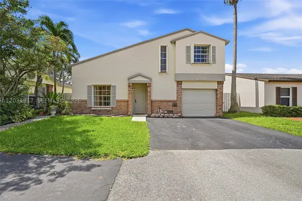 13760 Cumberland Pl, Davie, FL 33325