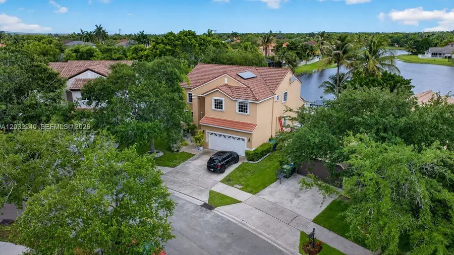 480 Cambridge Dr, Weston, FL 33326 - #2