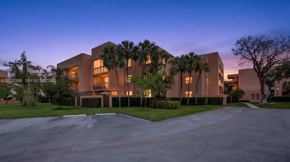 10975 SW 107th St #302, Miami, FL 33176 - #1