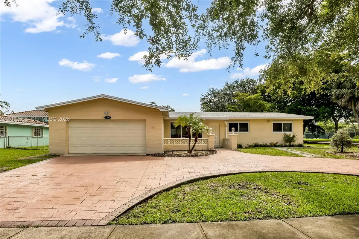 1701 NW 106th Ave, Pembroke Pines, FL 33026 - #1