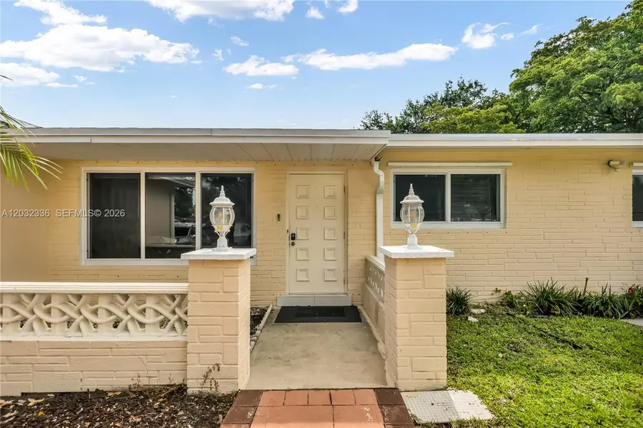 1701 NW 106th Ave, Pembroke Pines, FL 33026 - #2