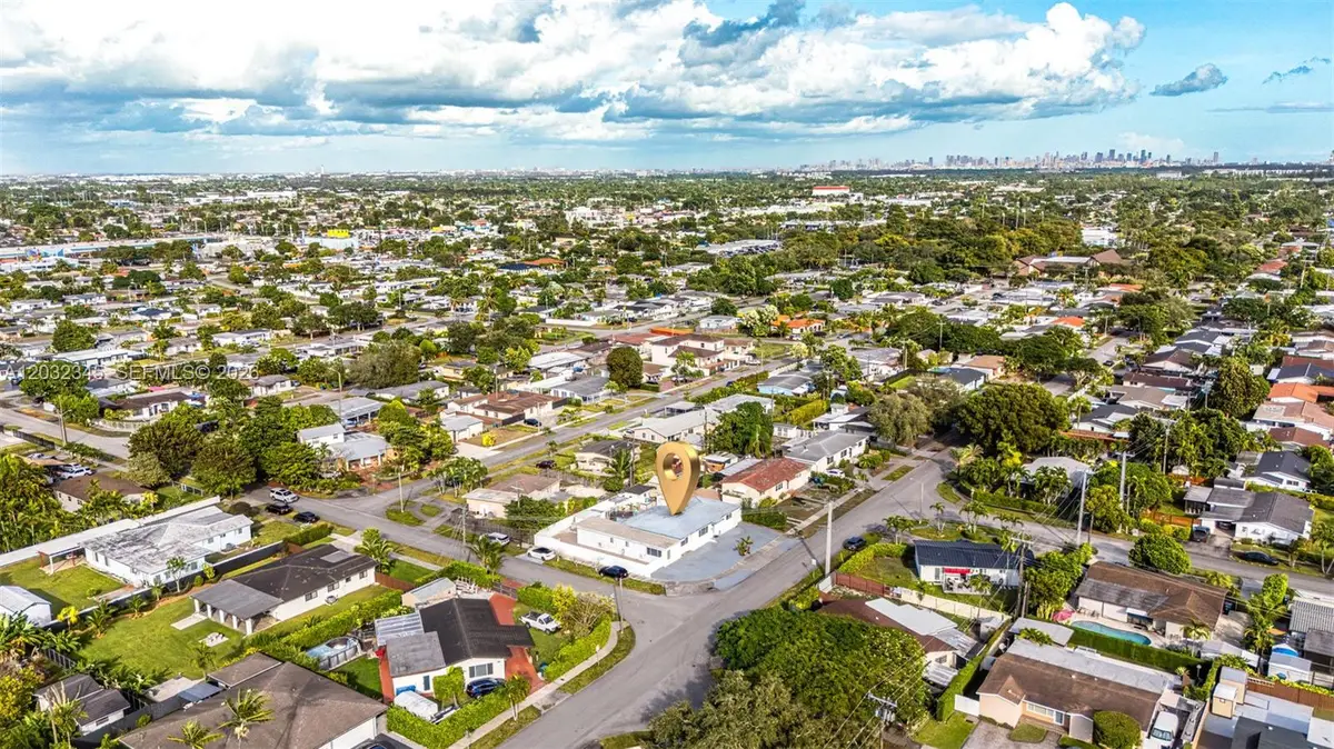 9365 SW 44th St, Miami, FL 33165 - #1