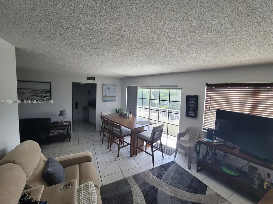 2600 Collins Ave #201, Miami Beach, FL 33140 - #3