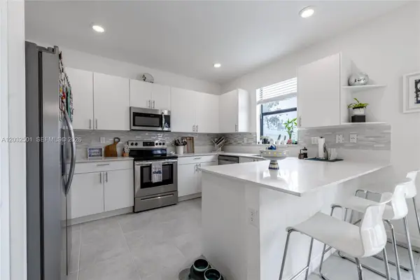 561 NW 204th St, Miami Gardens, FL 33169