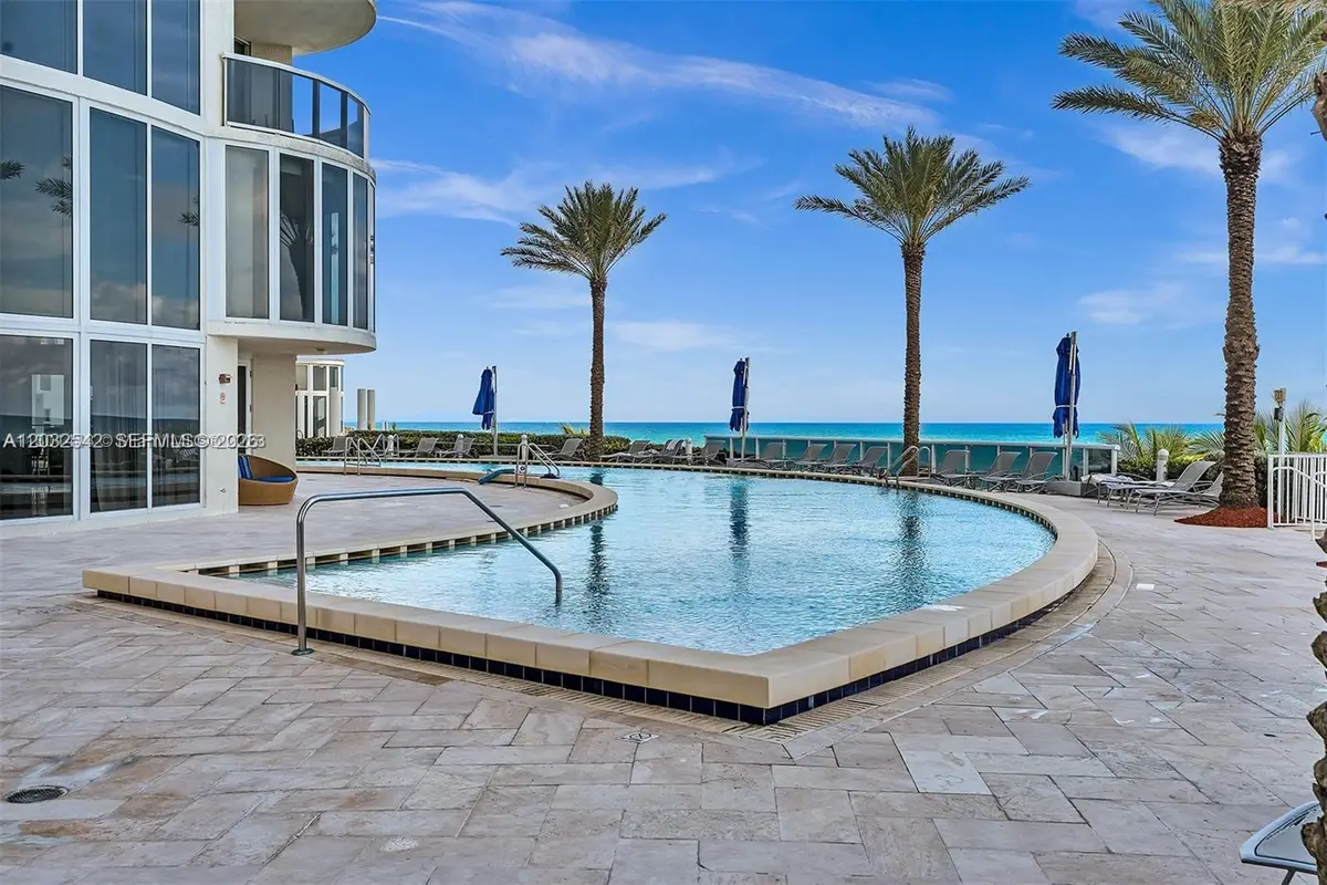 17201 Collins Ave# Den #1203, Sunny Isles Beach, FL 33160 - #1