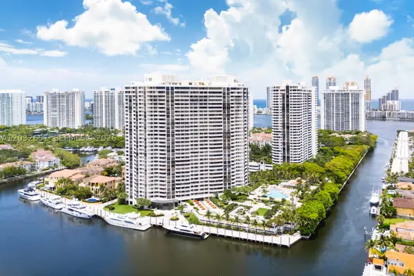 1000 W Island Blvd #911, Aventura, FL 33160