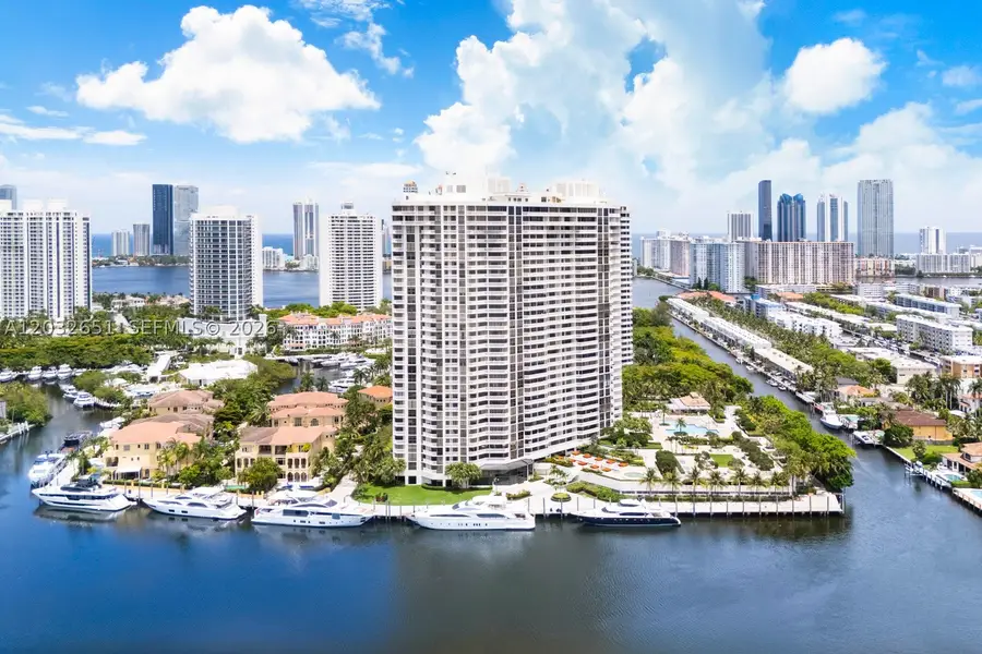 1000 W Island Blvd #911, Aventura, FL 33160 - #2