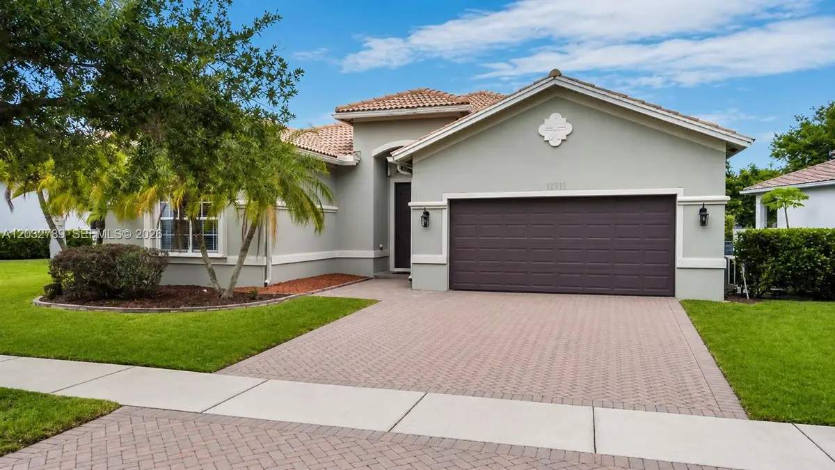 19301 Seneca Ave, Weston, FL 33332 - #1