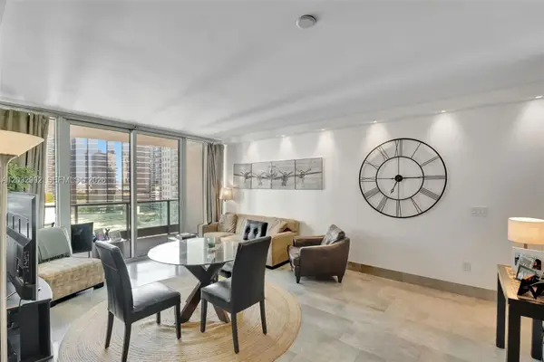 1331 Brickell Bay Dr #1504, Miami, FL 33131