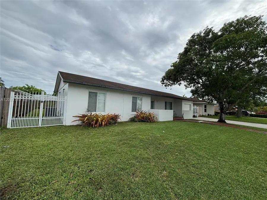 11104 SW 155th Ter, Miami, FL 33157 - #2