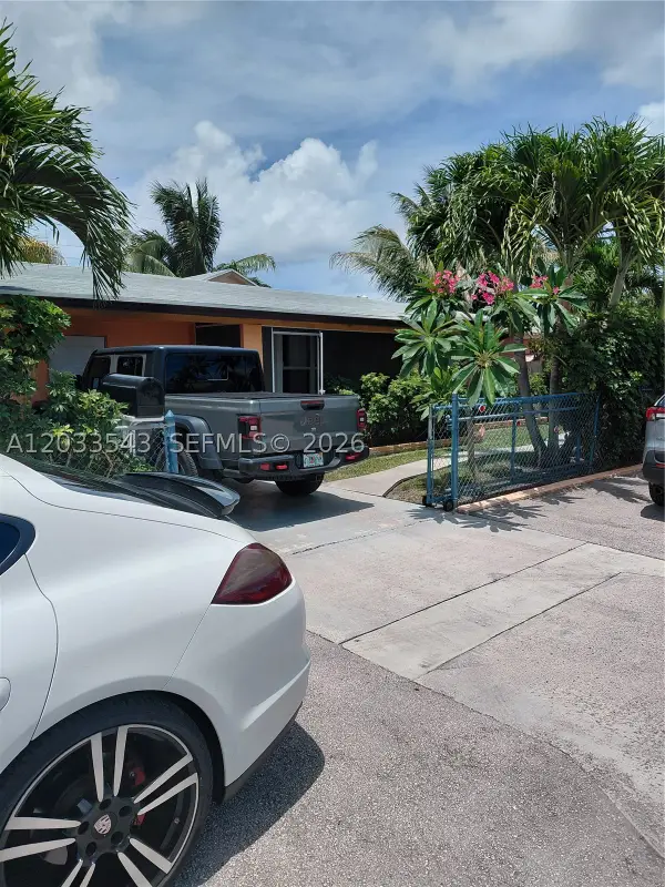 1307 SE Flamingo Dr, Lantana, FL 33462