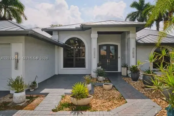 28505 Sombrero Dr, Bonita Springs, FL 34135