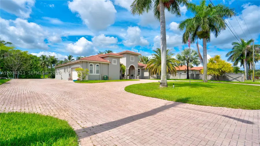 9810 NW 137th St, Hialeah Gardens, FL 33018 - #2