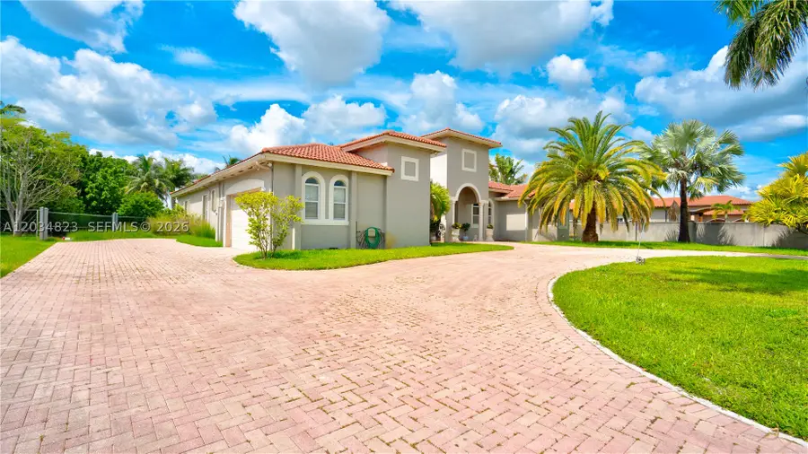9810 NW 137th St, Hialeah Gardens, FL 33018 - #3