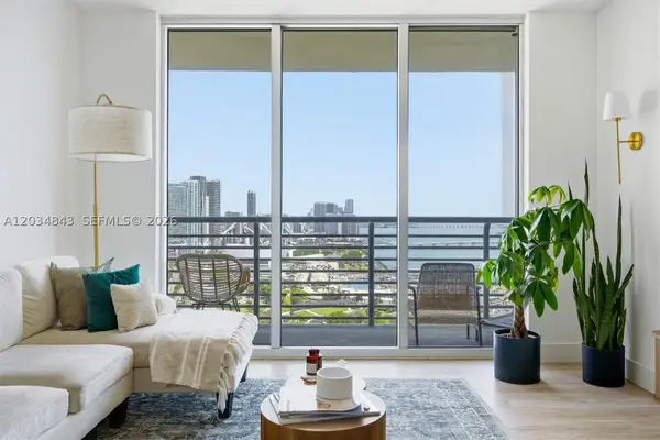 325 S Biscayne Blvd #4022, Miami, FL 33131