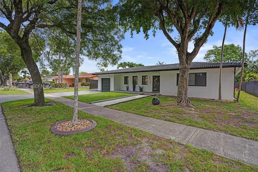 14021 Cypress Ct, Miami Lakes, FL 33014 - #2