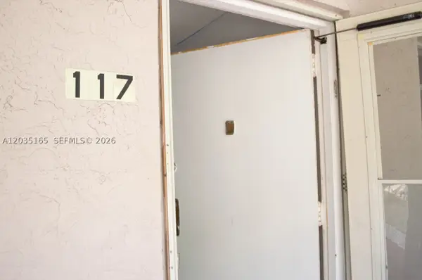 2821 Somerset Dr #117, Lauderdale Lakes, FL 33311
