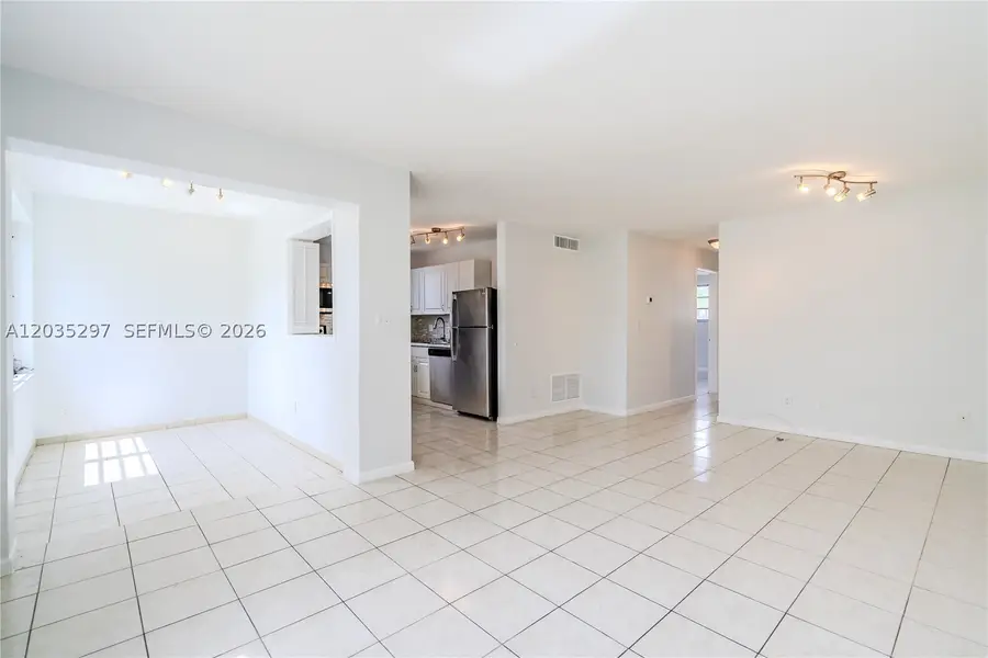 421 NE 1st St #101, Hallandale Beach, FL 33009 - #2